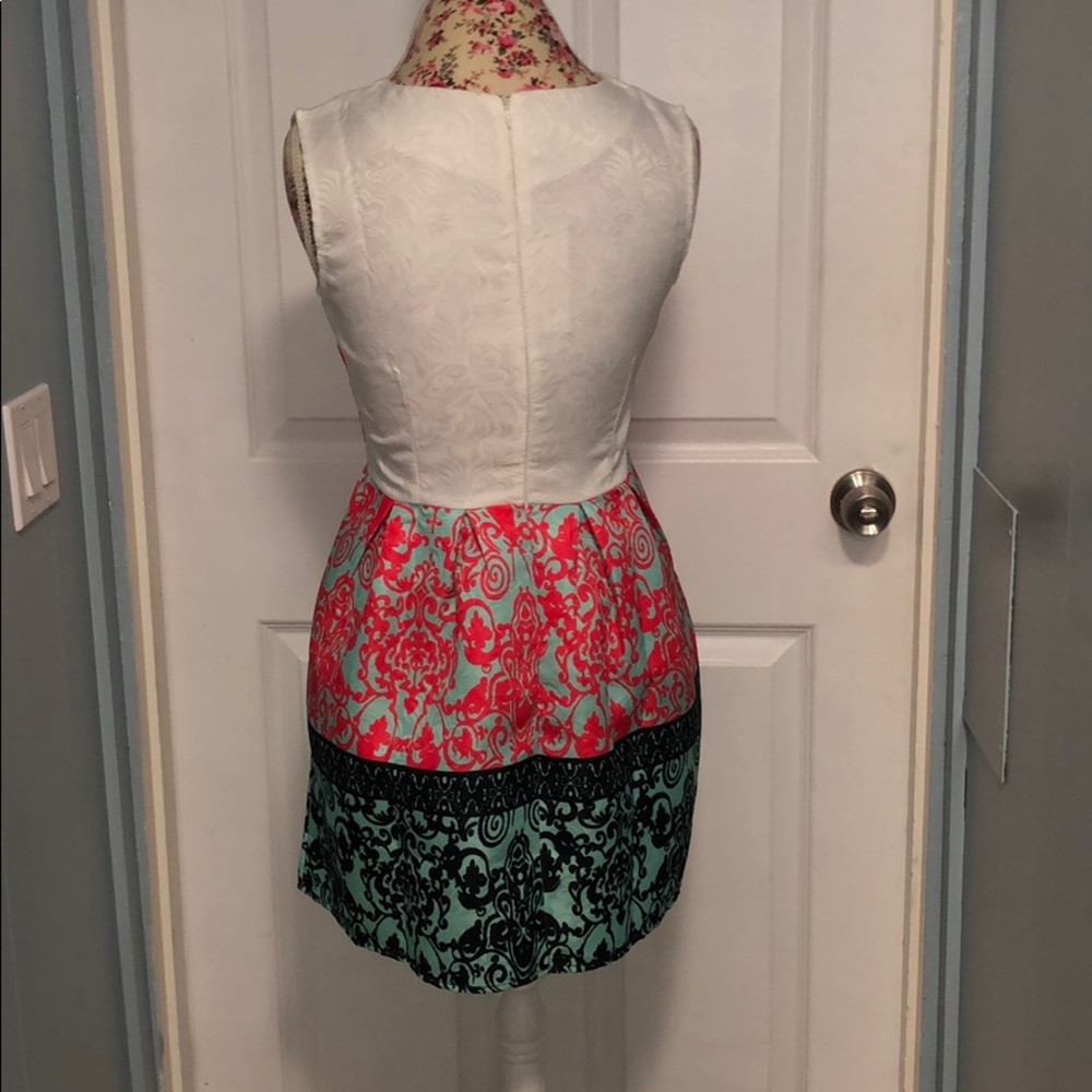 Beautiful Patterned Dress - Picture 2 of 2